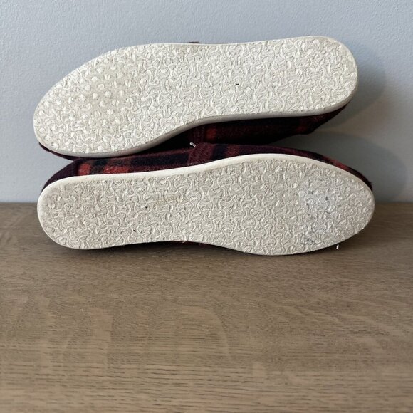 TOMS Women's Size 8 M Slippers Black Red Flannel - Picture 5 of 7